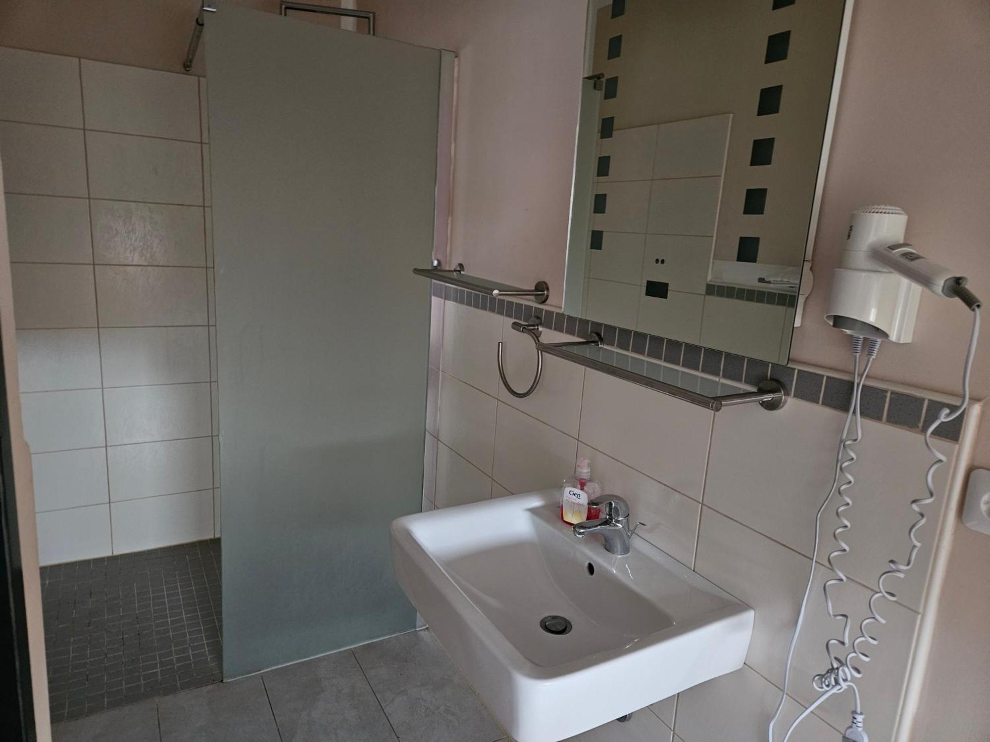 Hotel Zur Schmiede Heiningen Esterno foto