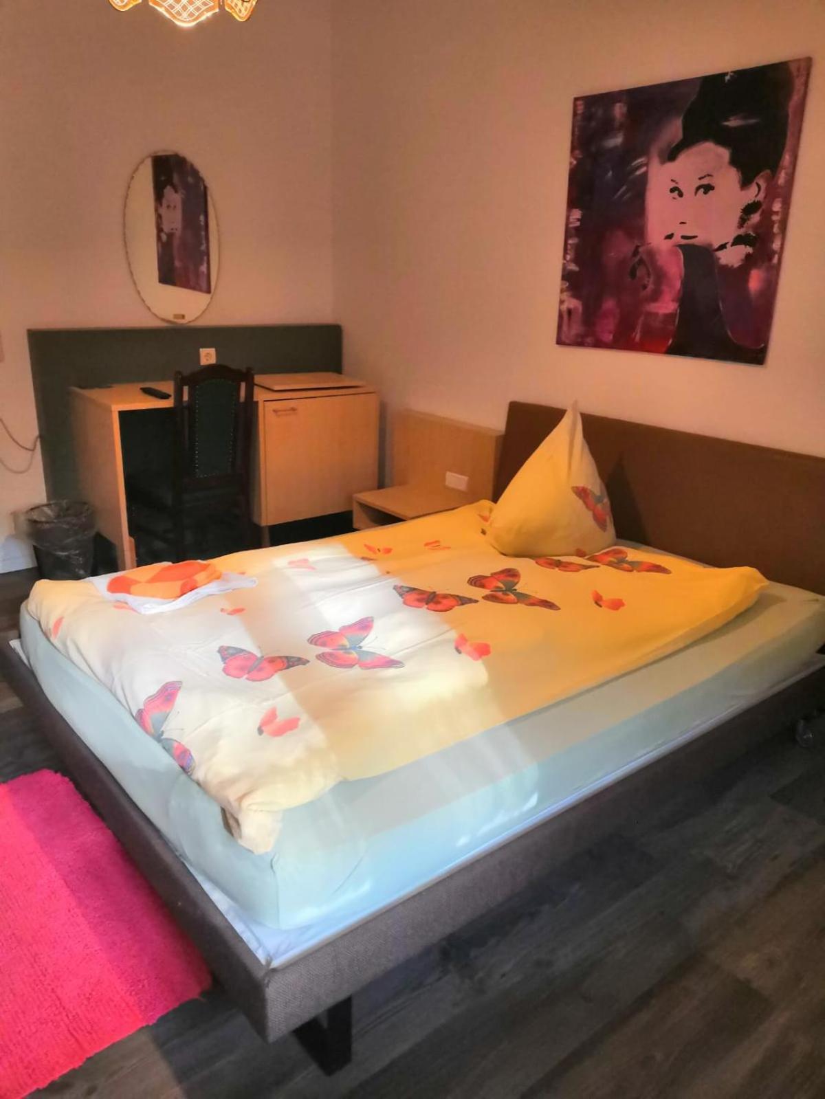 Hotel Zur Schmiede Heiningen Esterno foto