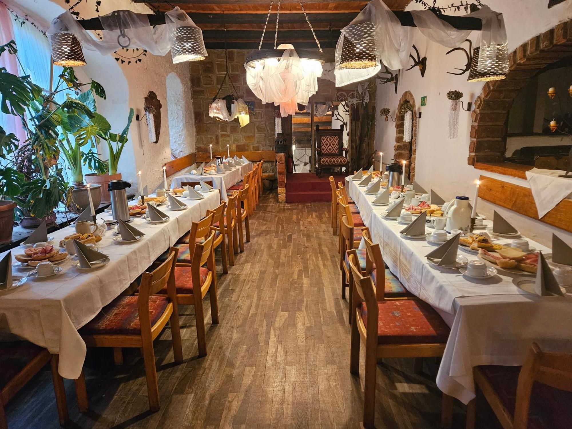 Hotel Zur Schmiede Heiningen Esterno foto